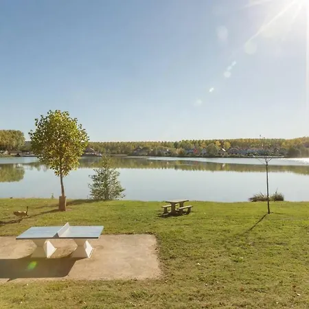 Hébergement de vacances Le Hameau Du Avec Piscine Dans Résidence, ,appart Classé 1 étoile