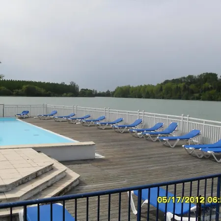Le Hameau Du Avec Piscine Dans Residence, ,appart Classe 1 Etoile Marciac